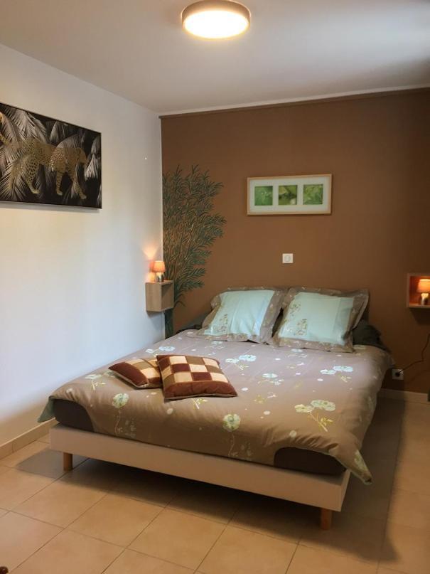 Les Chenes Chez Jo Et Aime Bed & Breakfast เรกูส ภายนอก รูปภาพ
