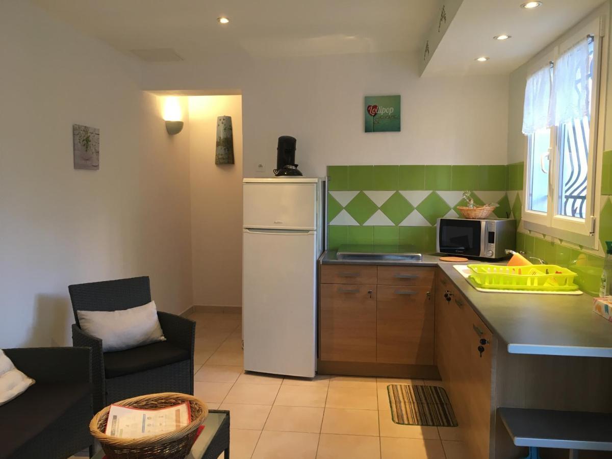 Les Chenes Chez Jo Et Aime Bed & Breakfast เรกูส ภายนอก รูปภาพ